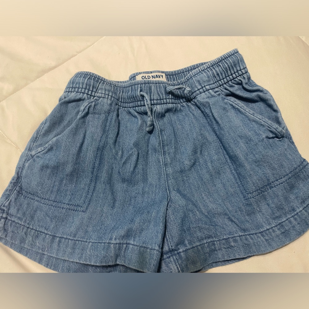 Elastic waist shorts